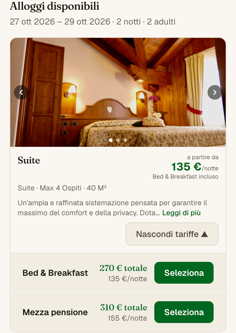 Lo stesso motore al telefono, in italiano: la suite con la foto, il prezzo a partire da centotrentacinque euro a notte e i due trattamenti, ognuno col suo totale e il bottone Seleziona.